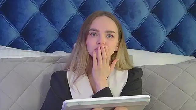 دردشة AnitaVenture الجنسية المباشرة