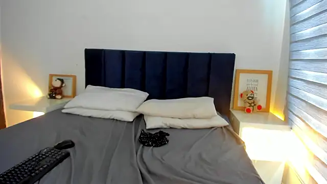 melanie_roux__'s Live XXX Chat