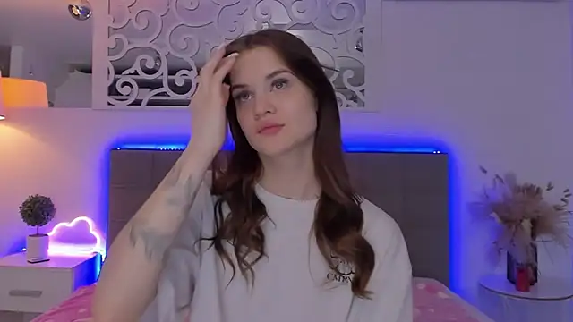 LuisaClover 即時 XXX 聊天