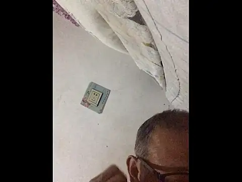 yaocaobi8 Show Webcam