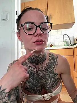 SkinnyLilly Live XXX-Chat
