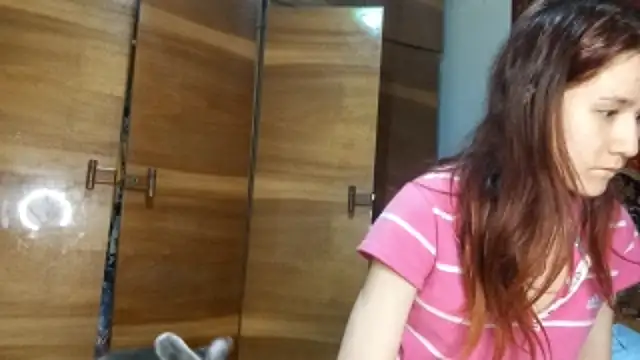 NickiKisinger Adlı Modelin Canlı XXX Sohbeti