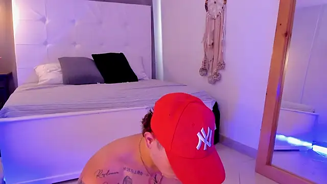 Thiago_2003_ Adlı Modelin Canlı XXX Sohbeti