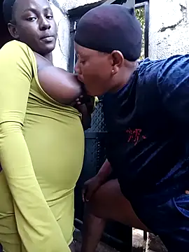 Broan_me: διαδικτυακό σόου στην κάμερα