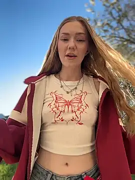 MilaMoone 即時 XXX 聊天