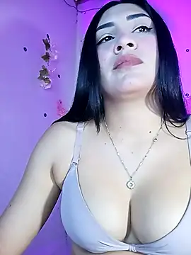 Chat +18 de Emy_cutee ao vivo