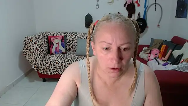 emperabigbootybigass Chat XXX in diretta