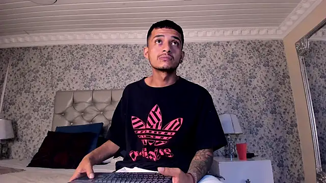 TurnerStar: вебкам-шоу