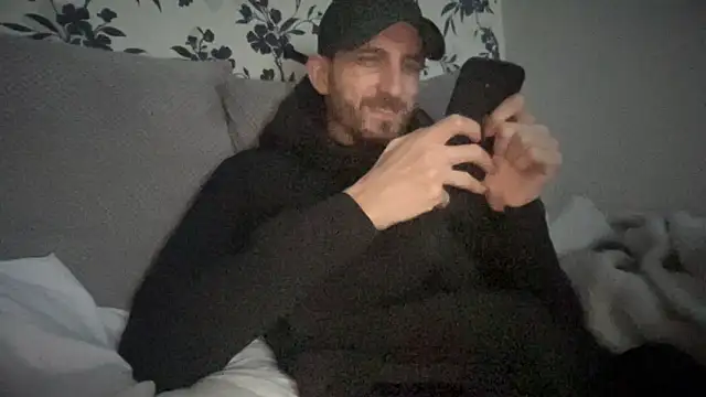 Big8inchUncutCock – Naživo XXX chat