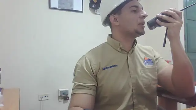 Officeb0y élő XXX-chatje