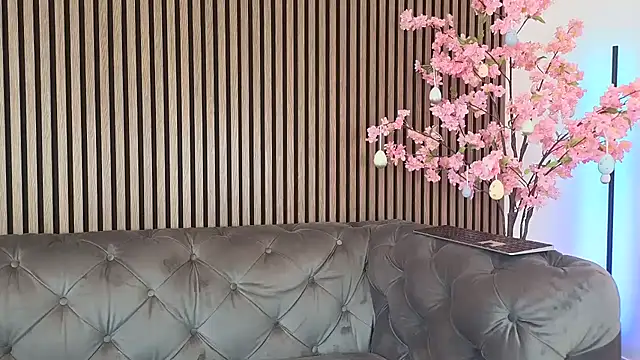 Lara-CumKitten Webcam Show