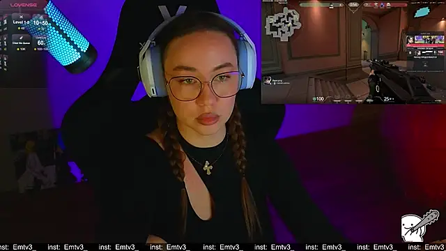 Emili1-'s Live XXX Chat