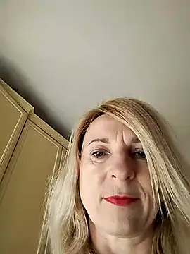 AhlyssaLove1155's Live XXX Chat