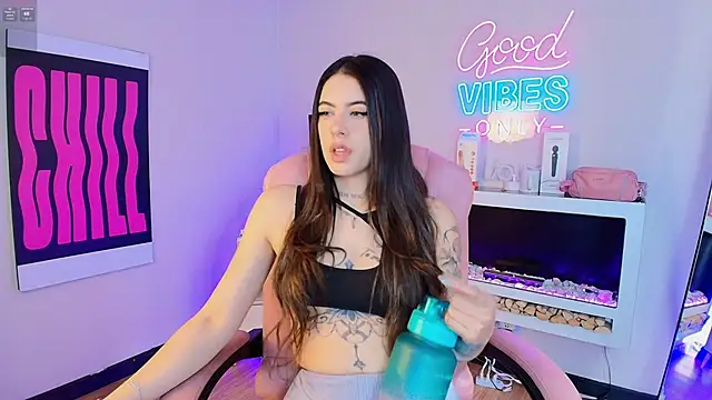 Alice_Vixen Chat XXX live