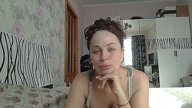 LindaStarS 在線直播表演