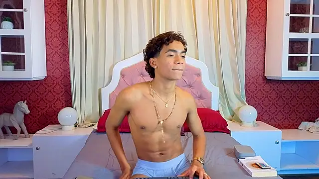 Pokazy przed kamerką – AlanCutee