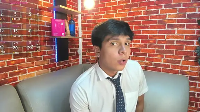 Show de Thiago_Kozak na webcam