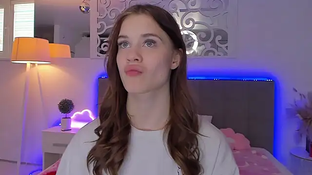 LuisaClover élő XXX-chatje