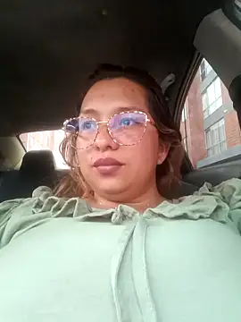 ISABELLA-24_ élő XXX-chatje