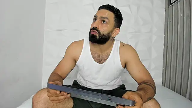 LeonidasKaiser: διαδικτυακό σόου στην κάμερα