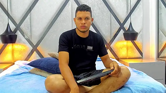 Show modela NohaBrooks na web-kameri