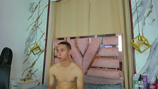 Antonella_And_Thiago 网络视讯表演