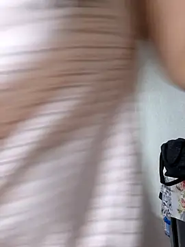 XXX chat uživo modela Emi_hot1