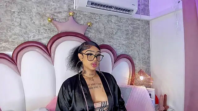 Mia_Jansen Show in webcam