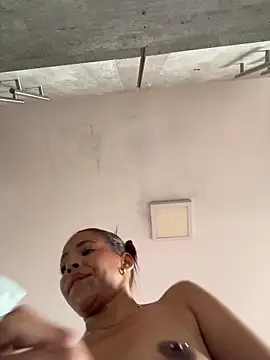 _AryCoral555 Show in webcam