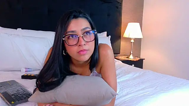MiaFoster01 Live XXX-Chat