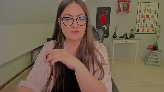 MistressDarrah's Live XXX Chat