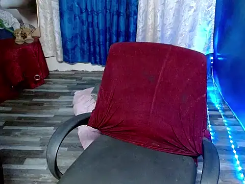 pretty_petite_asian143 Show Webcam