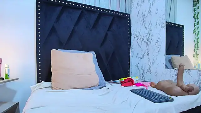 Chatroom XXX en direct de Rachele_x