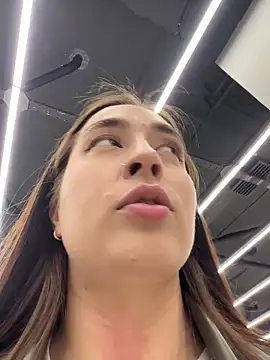 Holly_Play 即時 XXX 聊天