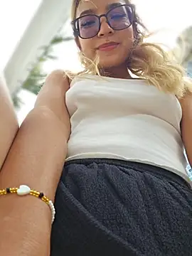 Pretty_roxxyy 即時 XXX 聊天