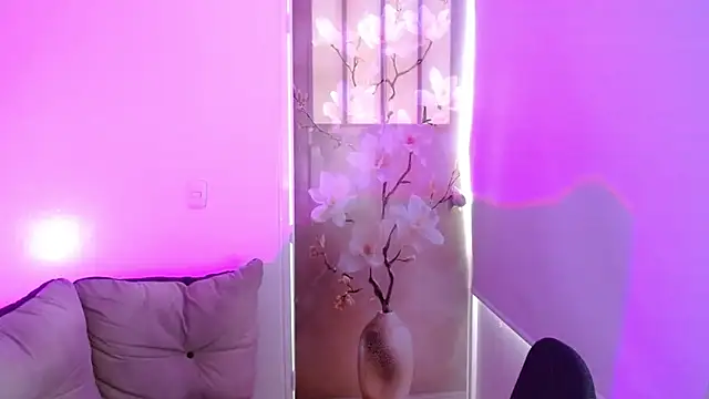 milfrousse's Live XXX Chat