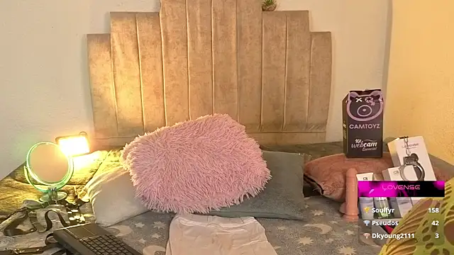 Chat +18 de Petite_pepper ao vivo