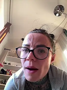 SkinnyLilly 现场XXX聊天