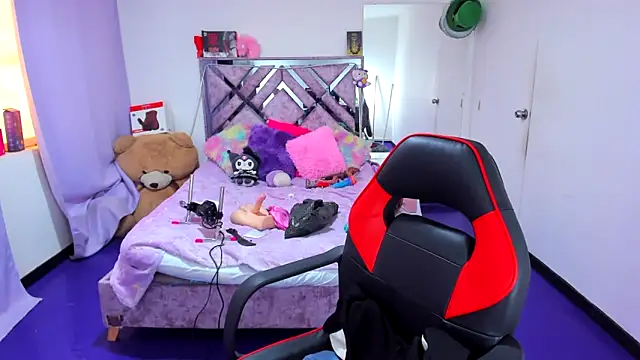 Luna_Analya: διαδικτυακό σόου στην κάμερα