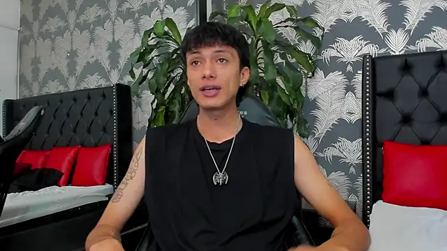 Lean_Portman Live XXX-Chat