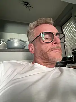 Axl_hot Show in webcam