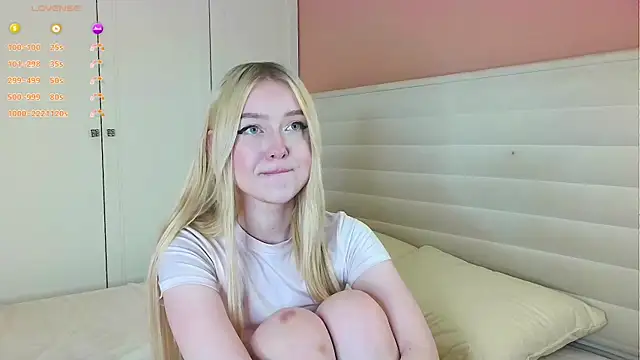 ChristinBland's Live XXX Chat