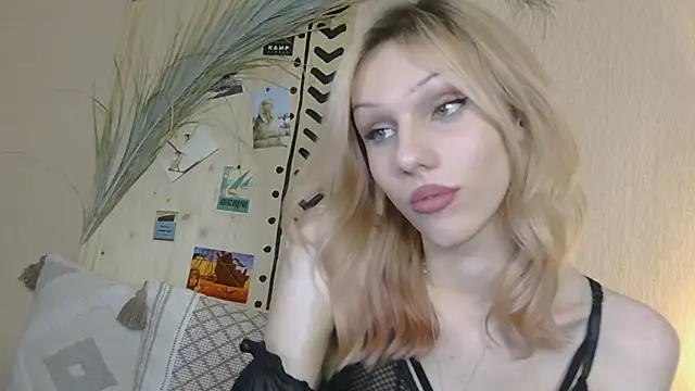 Kirana_Hayes: διαδικτυακό σόου στην κάμερα