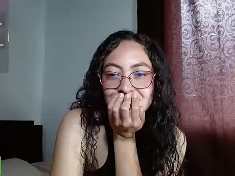 Amitlu_ live XXX chat