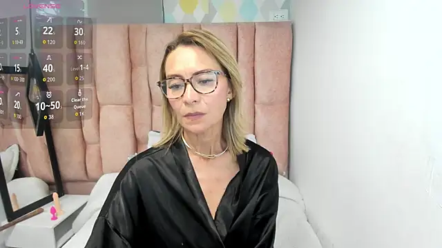 Issa_Milf__'s Live XXX Chat