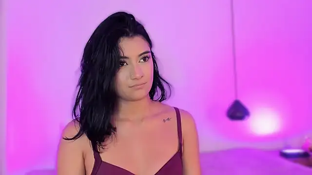 KatherineRuiz_ Adlı Modelin Canlı XXX Sohbeti