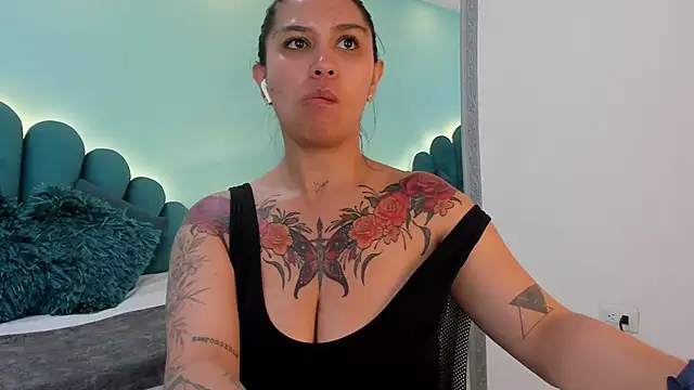 Chatroom XXX en direct de sharlott18