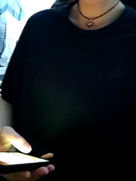 Aashikalaa Adlı Modelin Canlı XXX Sohbeti