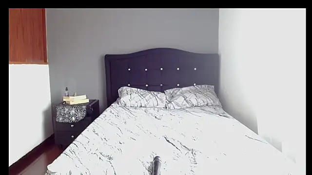 Chat +18 de Emilia_1995 ao vivo