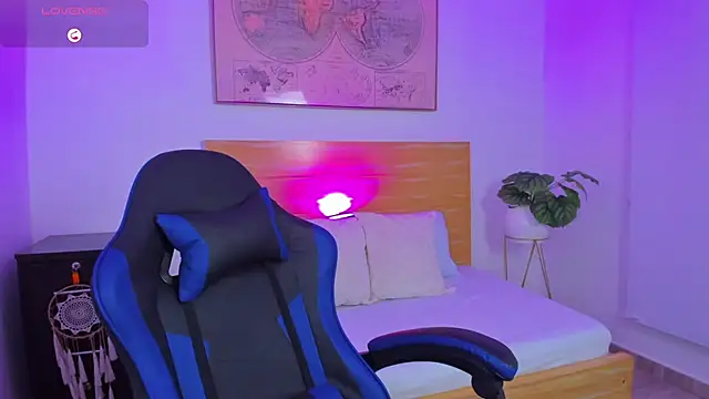 Chat +18 de kitty_sweeety_ ao vivo